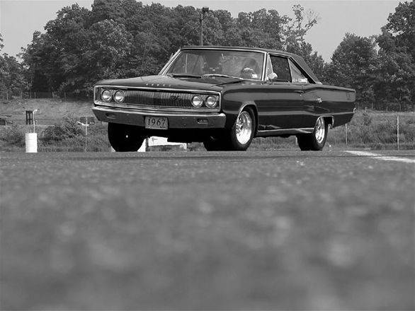 mopp_0602_32z+1967_dodge_coronet+cornering.jpg