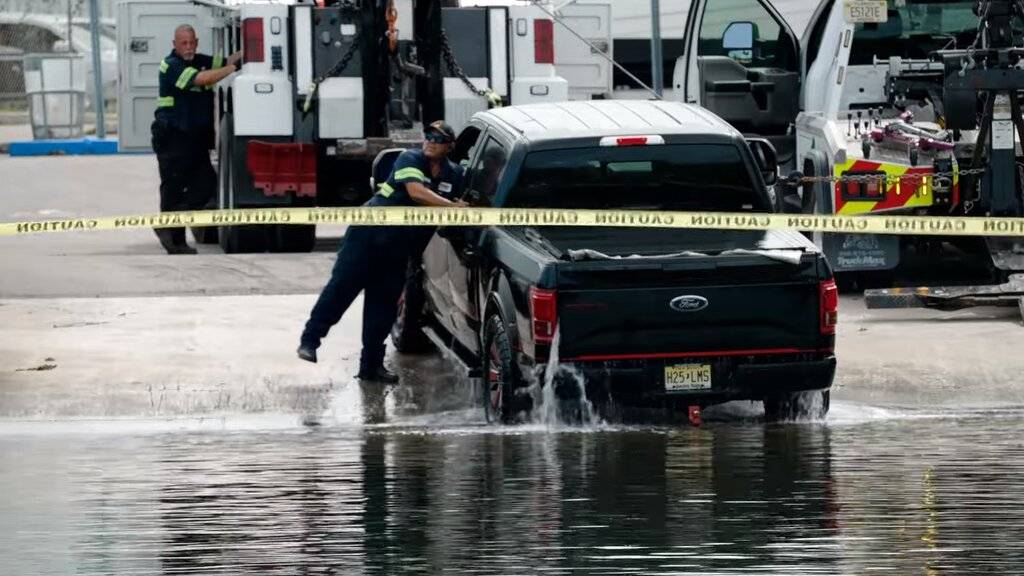 NJ.Ford.Pickup.Retreve.@.Boat.Ramp.jpg