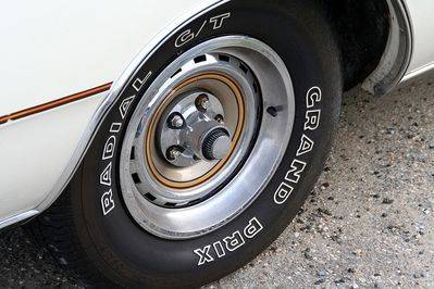 normal_Chrysler_300_Wheel[1].jpg