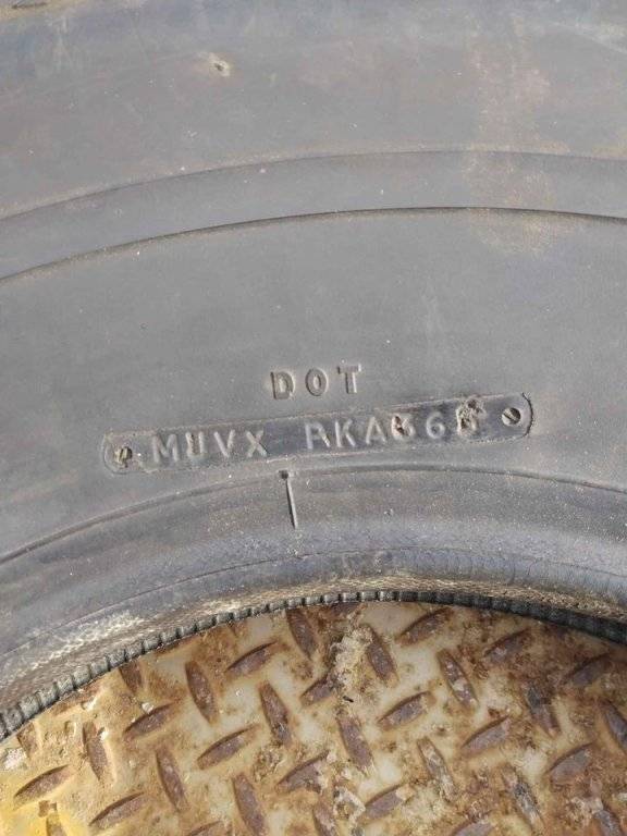 NOS Tires GoodYear H78-15 Police Special.DOT2.jpg