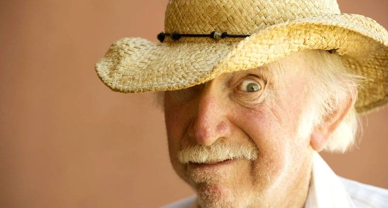 Old-man-wearing-a-cowboy-hat-Shutterstock-800x430.jpg