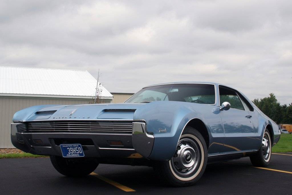 Olsmobile_Toronado_2.jpg