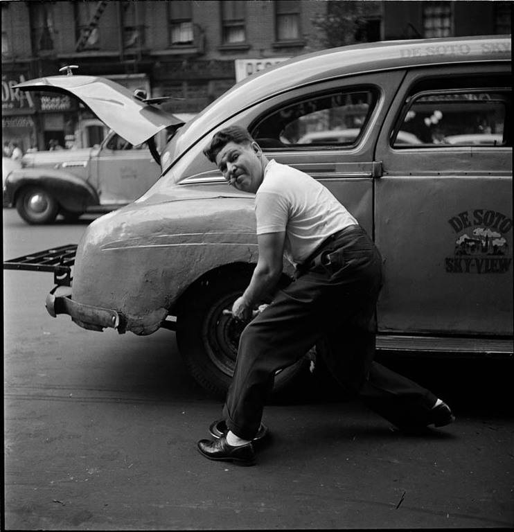 photographs-by-stanley-kubrick-look-magazine-life-in-new-york-40s-15.jpg