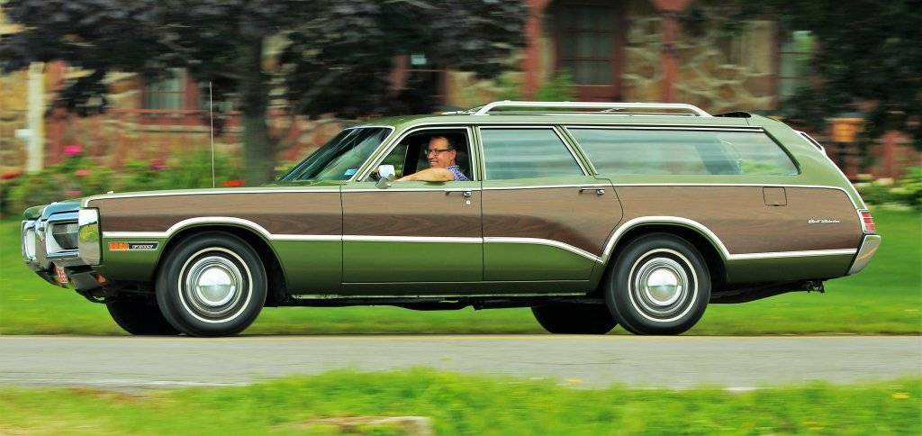 Plymouth-Fury-Sport-Suburban-1972-00-A.JPG