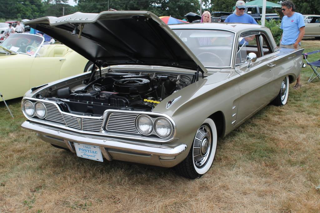 pontiac-tempest-lemans-sedan-1962-1.jpg