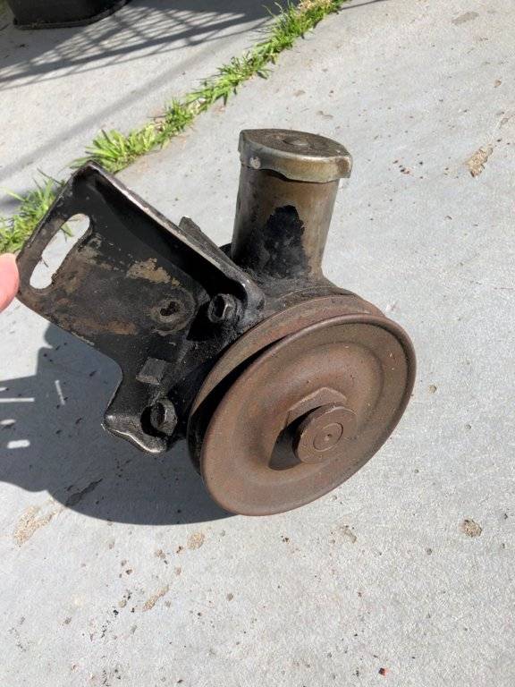 For Sale Power Steering pump & bracket For C Bodies Only Classic