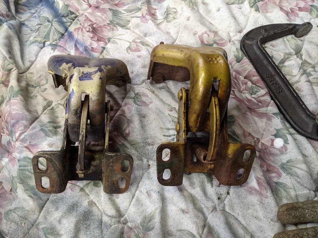 PXL_20210216_174318574 lower hinge.jpg