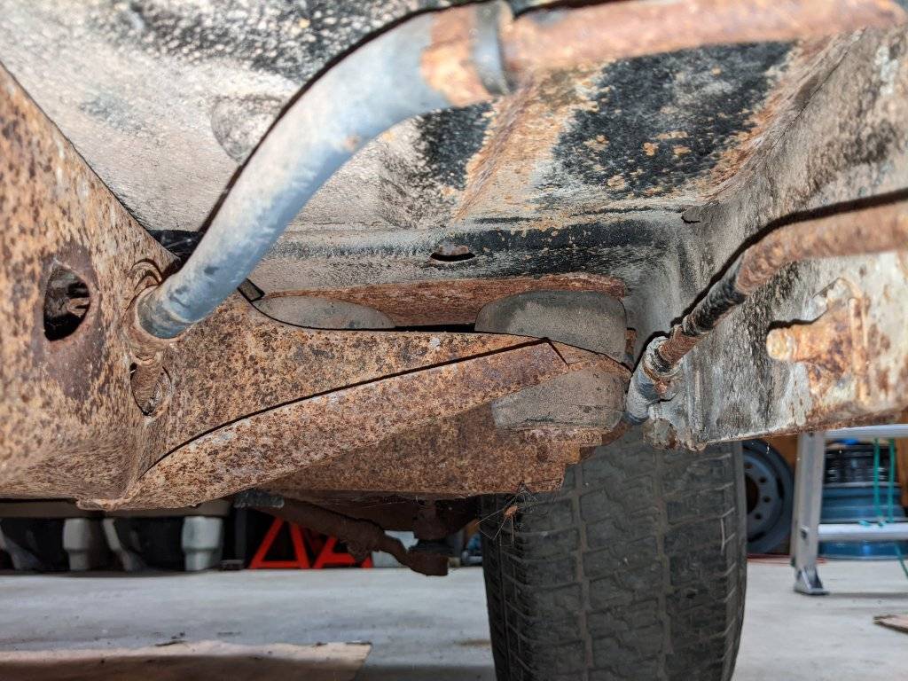 PXL_20220928_163617199 RS rear fender.jpg