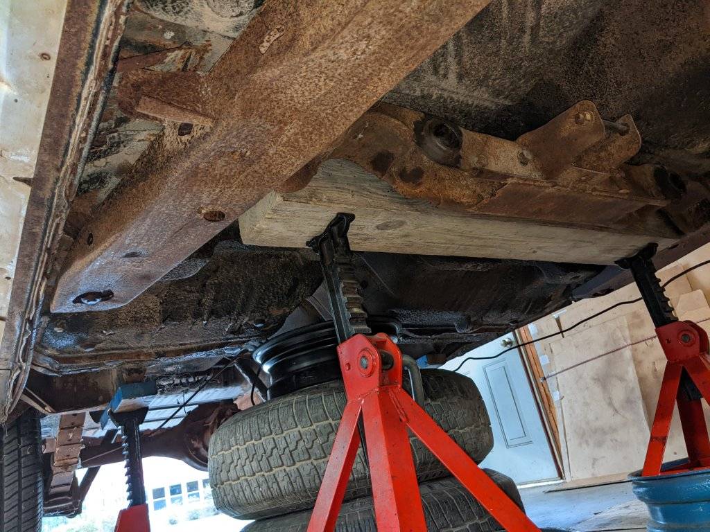 PXL_20221012_210819089  jackstands behind trans x-mbr.jpg