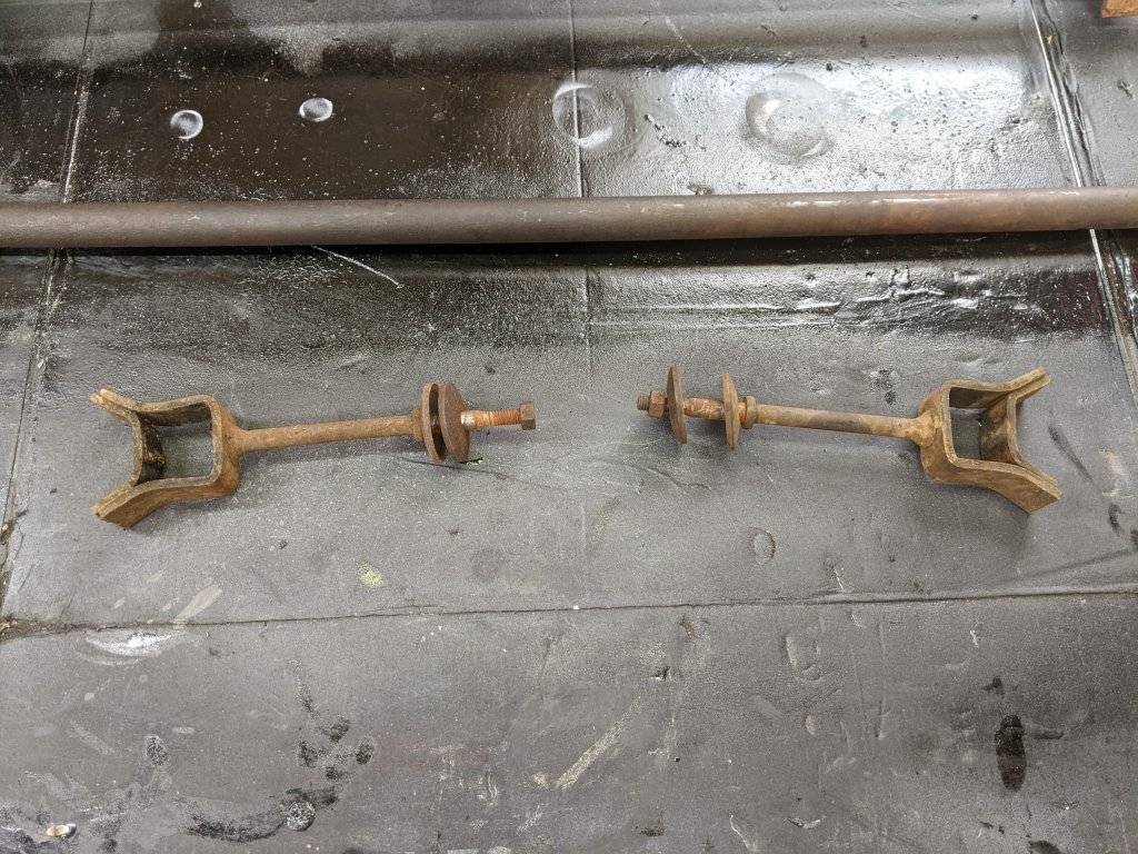 PXL_20230410_190656477 1971 Hangers 2 different sizes.jpg