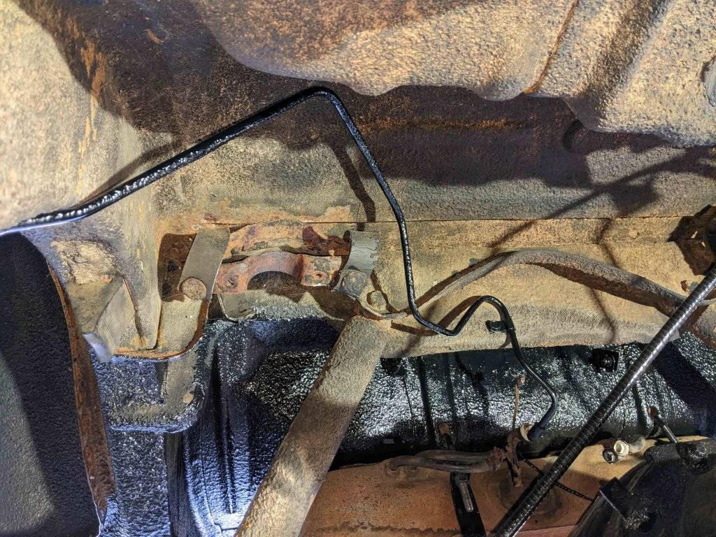 PXL_20240105_161705095 main fuel line at gas tank.jpg