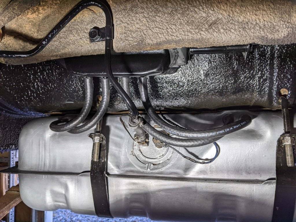 PXL_20240121_173312243 Vapor Separator vent hoses.jpg