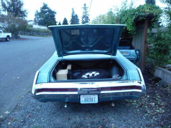 Q4 - Aquamarine Poly 4-door Crown - 005.jpg