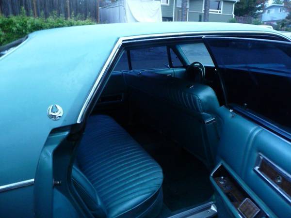 Q4 - Aquamarine Poly 4-door Crown - 007.jpg