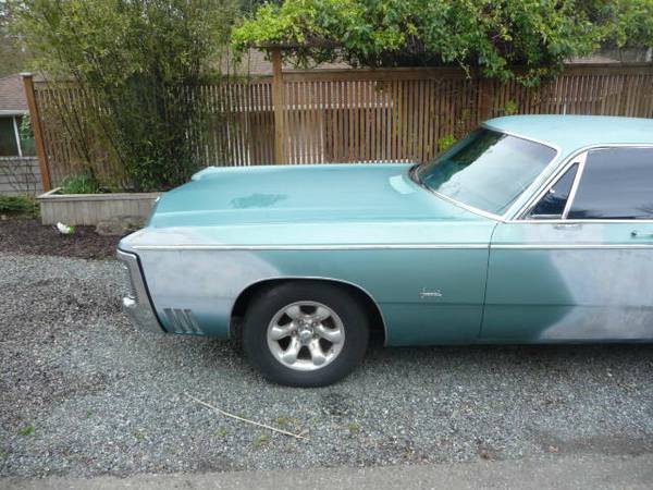 Q4 - Aquamarine Poly 4-door Crown - 008.jpg