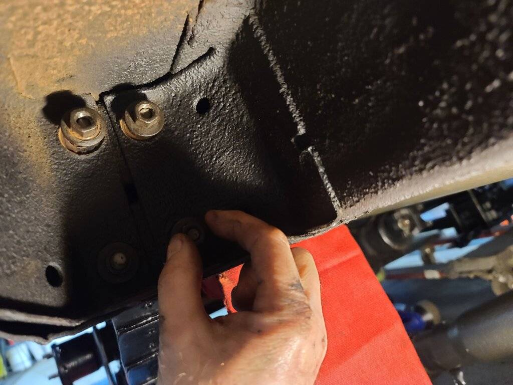 RE sat bolt front bracket.jpg