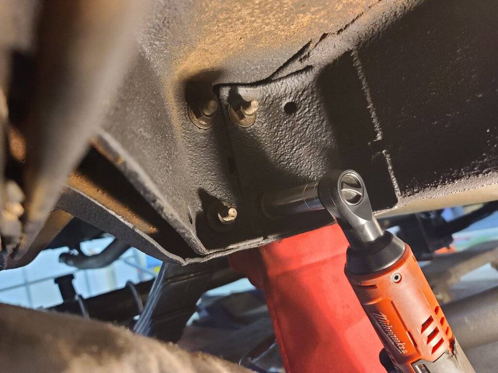 RE sat tighten front bracket.jpg