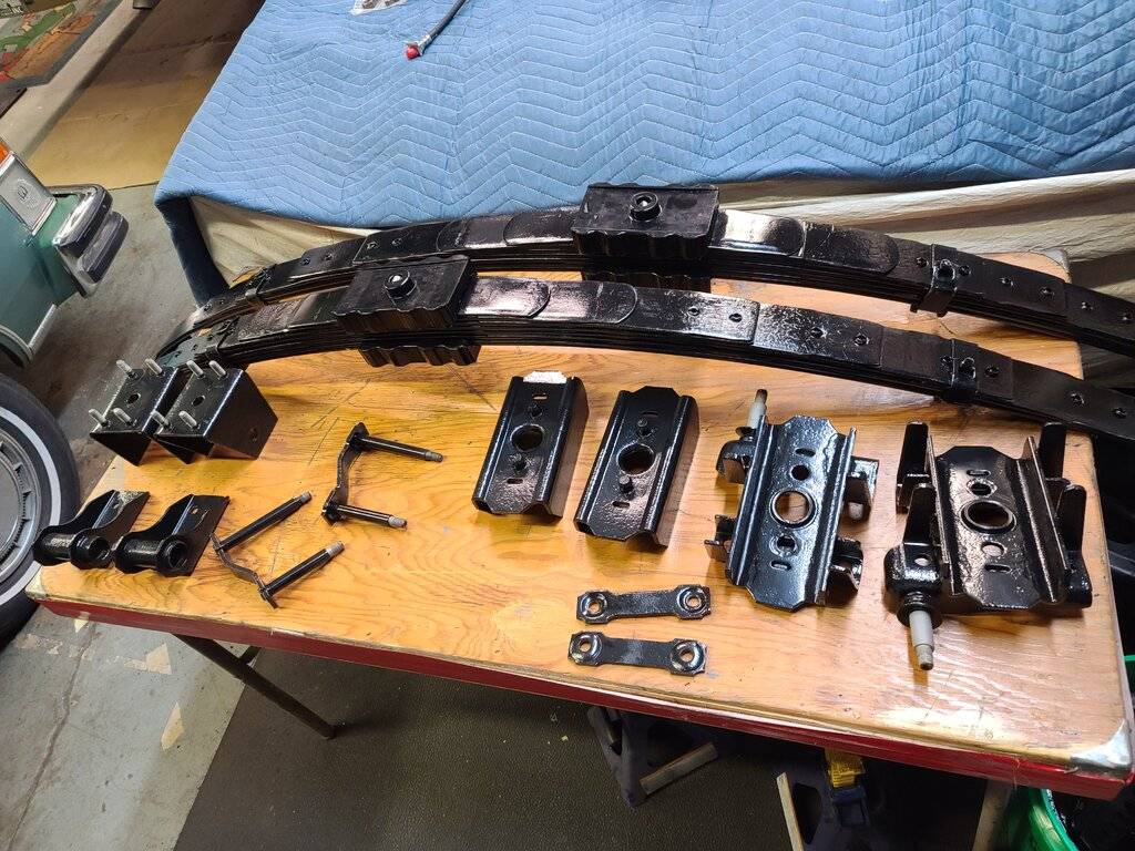 RE Springs_shackels.jpg