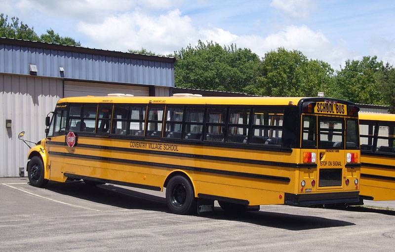 School_bus_-_Thomas_-_Saf-T-Liner_C2_-_rear_view_-_Kennebunk.jpg