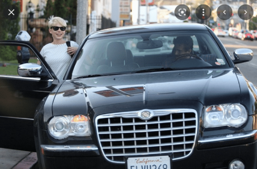 Screenshot 2022-10-06 at 21-40-00 celebrities 300C - Google Search.png