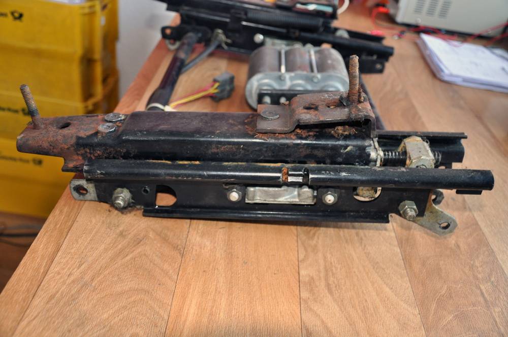 Seat Tracks - 01.JPG