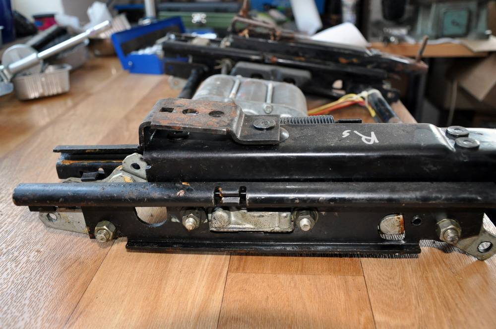 Seat Tracks - 02.JPG