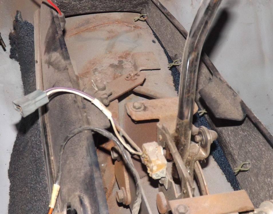 Floor shift electrical switch, what does it do? For C Bodies Only