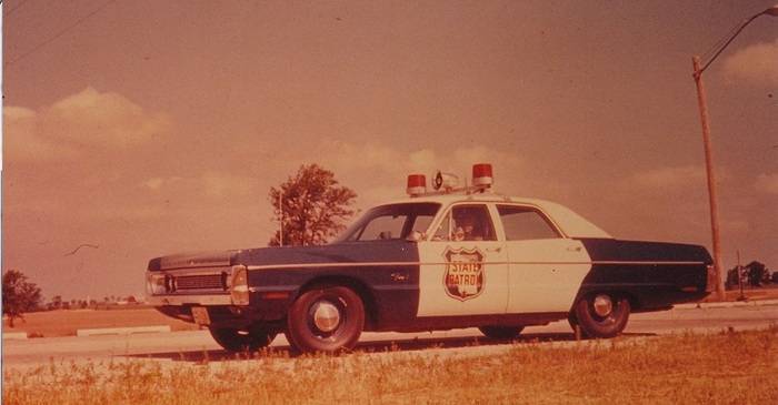 sinStatePatrol1970PlymouthFury-vi.jpg