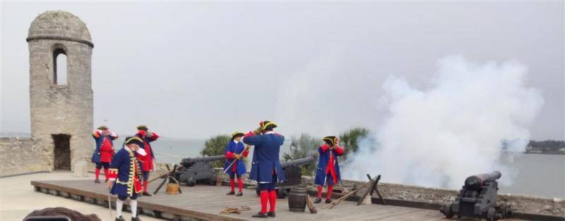 st augastine gunnary squad firing 600 lb cannon (Large).jpg