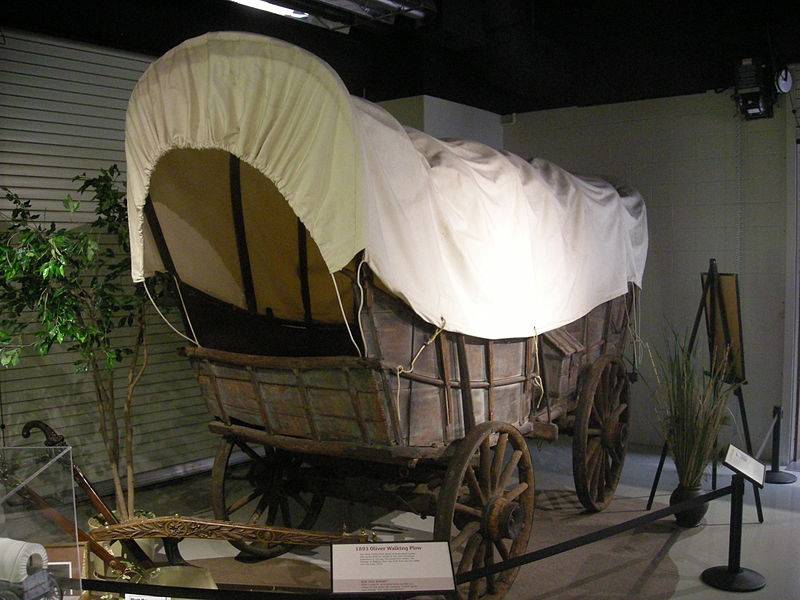 Studebaker_National_Museum_May_2014_002_(c__1835_Studebaker_Conestoga_Wagon).jpg