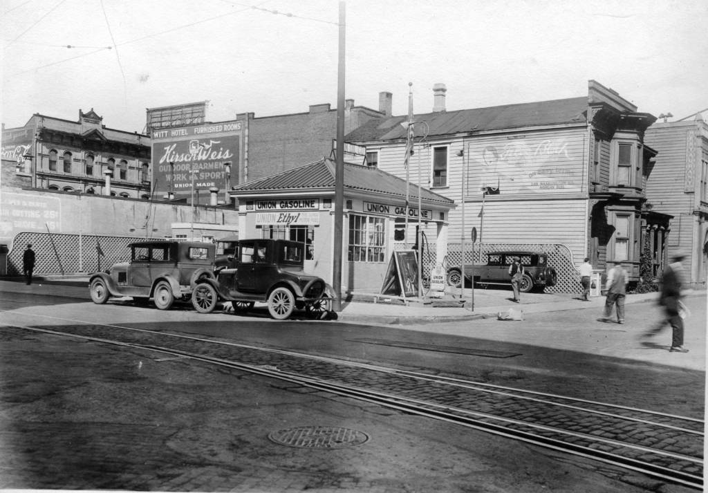 sw-4th-ave-and-ankeny-st-1928-jpg.jpg