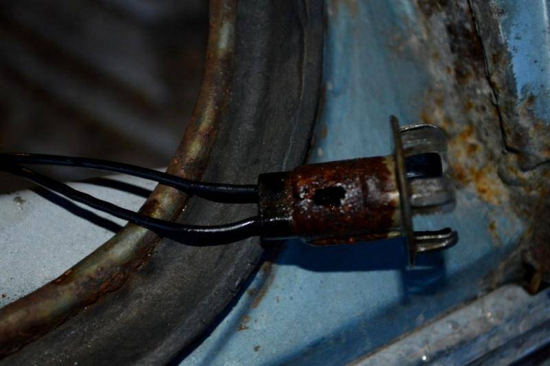 tail light socket.jpg