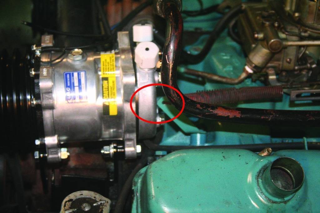 throttle return bracket interference.jpg