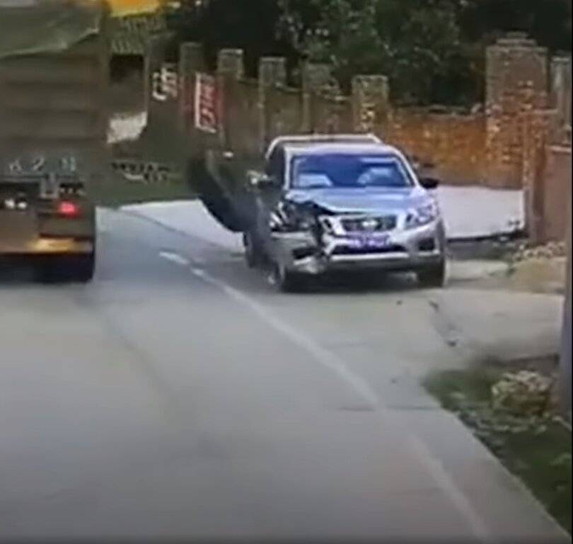 TRUCK.TIRE.HIT.002.jpg