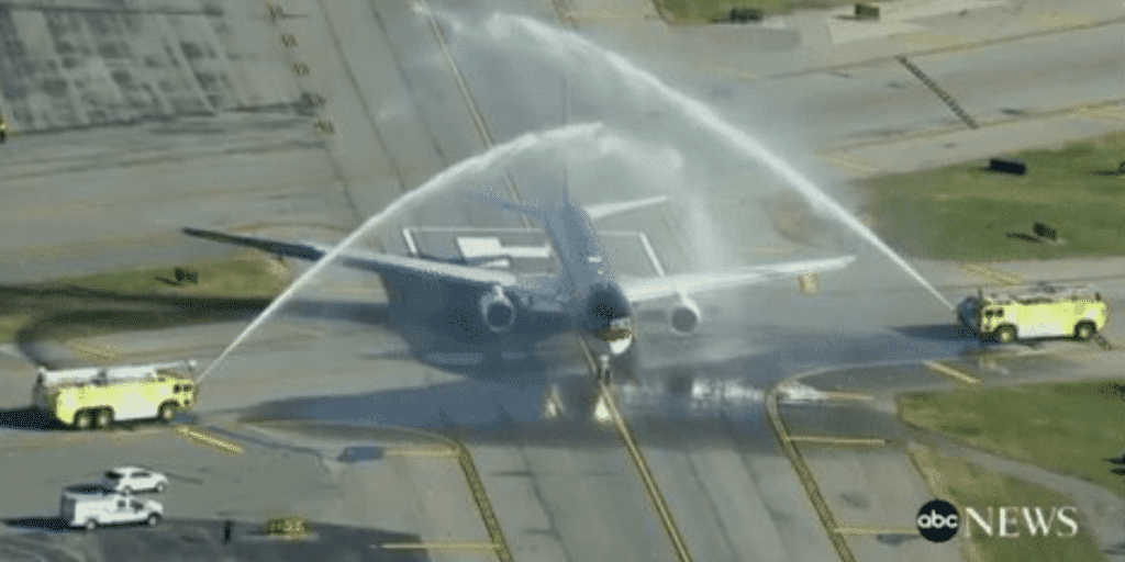 trumps-plane-receives-water-cannon-salute-as-it-departs-new-york-for-meeting-with-obama.jpg.png
