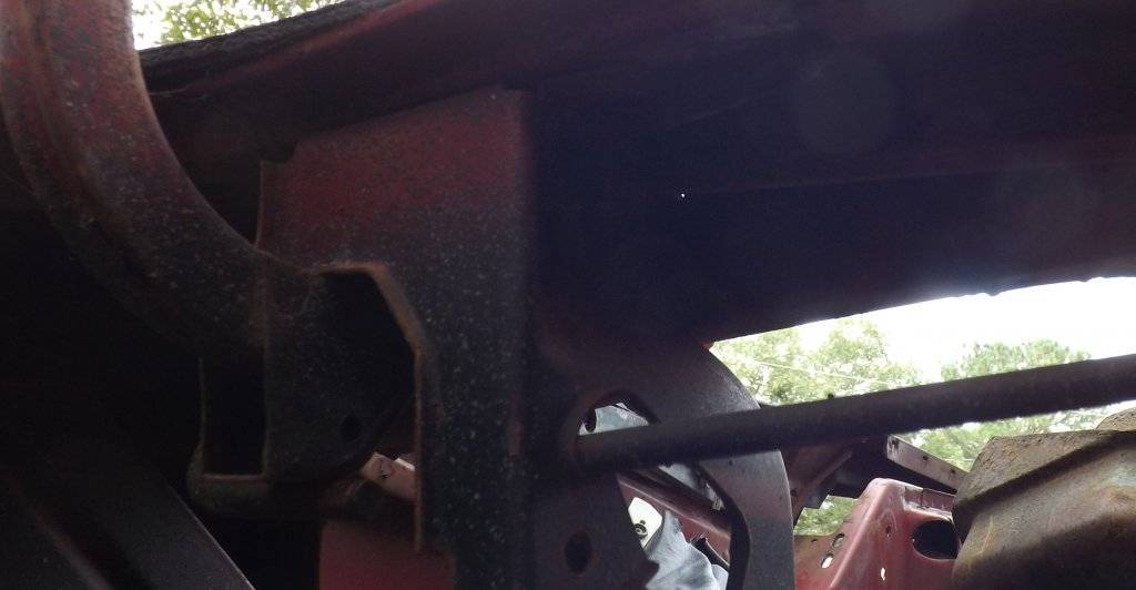 trunk hinge mount1.jpg