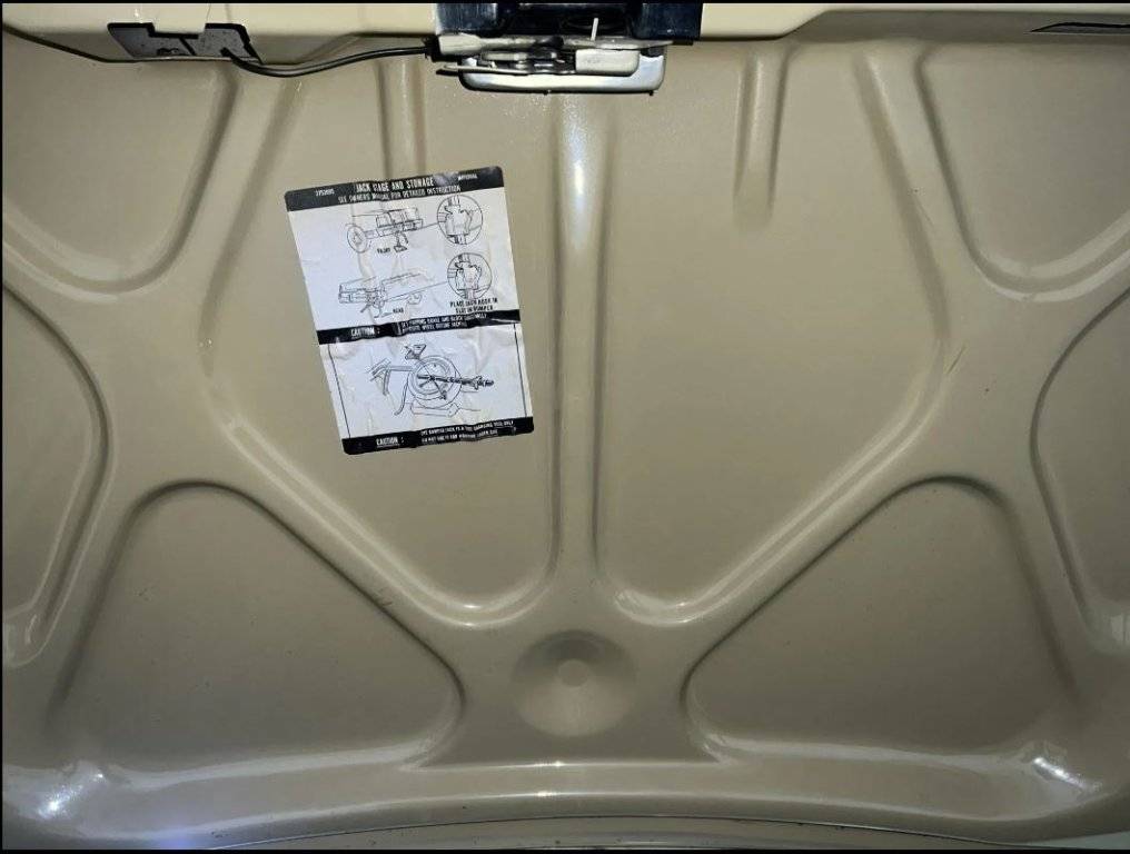 trunk  lid inside.JPG