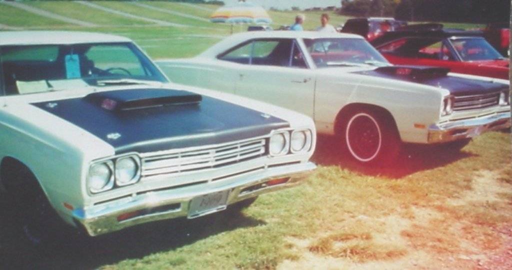 twin alpine white 6BBL's.JPG