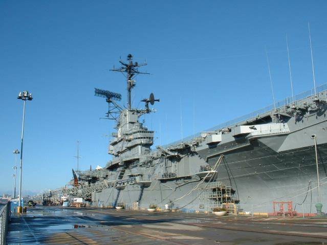 USS Hornet stbd_02.jpg