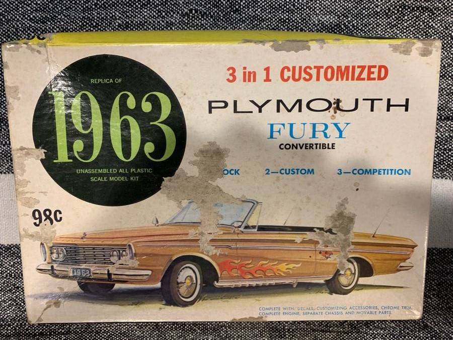 Vintage 1963 Plymouth Fury Convertible plastic model kit - $25.001.jpg