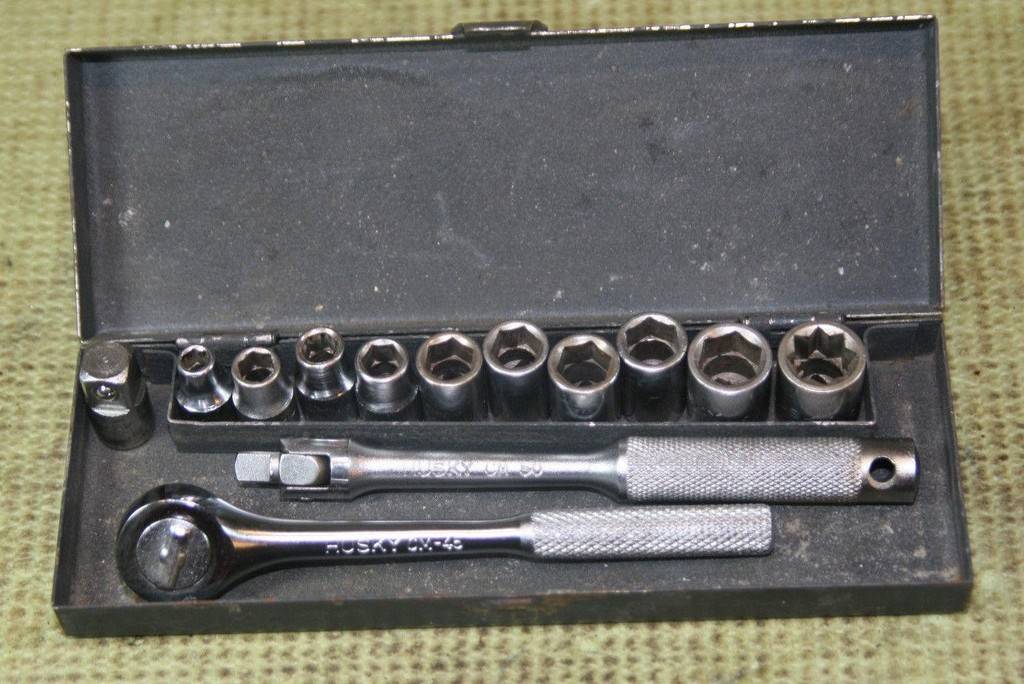 vintage-husky-4-drive-ratchet-socket_1_86ce12aae3b7ad7f7d30aa45113c38b0.jpg