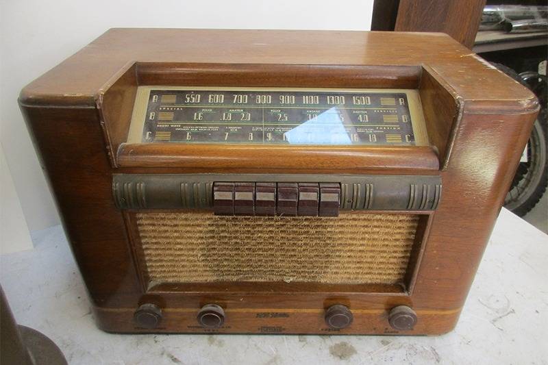 Vintage.RCA.Model.18T.Radio.001.jpg