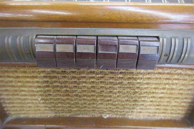 Vintage.RCA.Model.18T.Radio.003.jpg