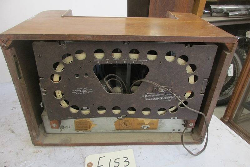 Vintage.RCA.Model.18T.Radio.006.jpg