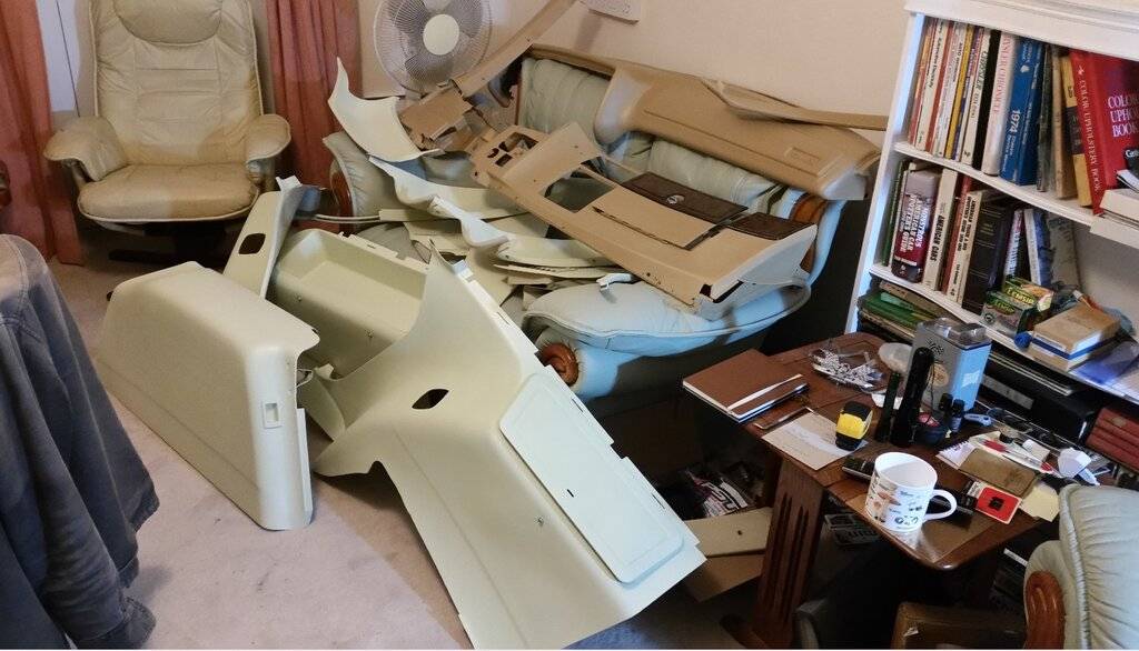 wagon cargo trim.JPG