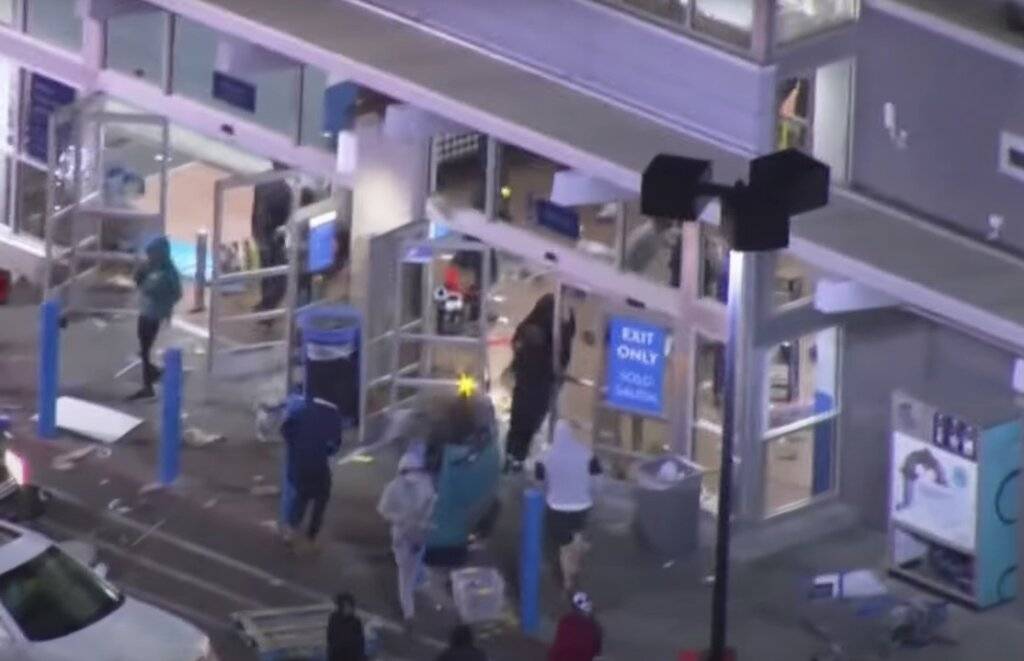 Walmart.Autonomous.Tenant .Outside.002.jpg