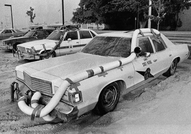 WashingtonStatePatrol1977Dodge-vi Mt St Helen Eruption Air Intake Mod.jpg