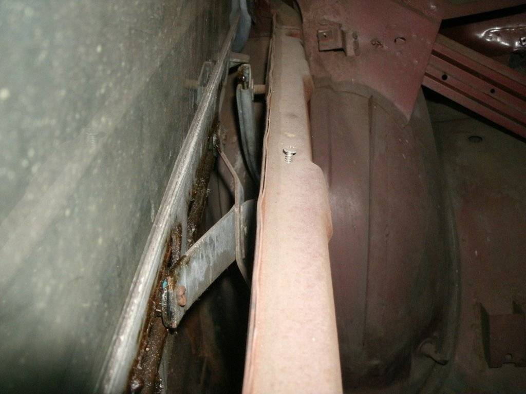 window slides, rear, 65-68 C-body - 1.JPG