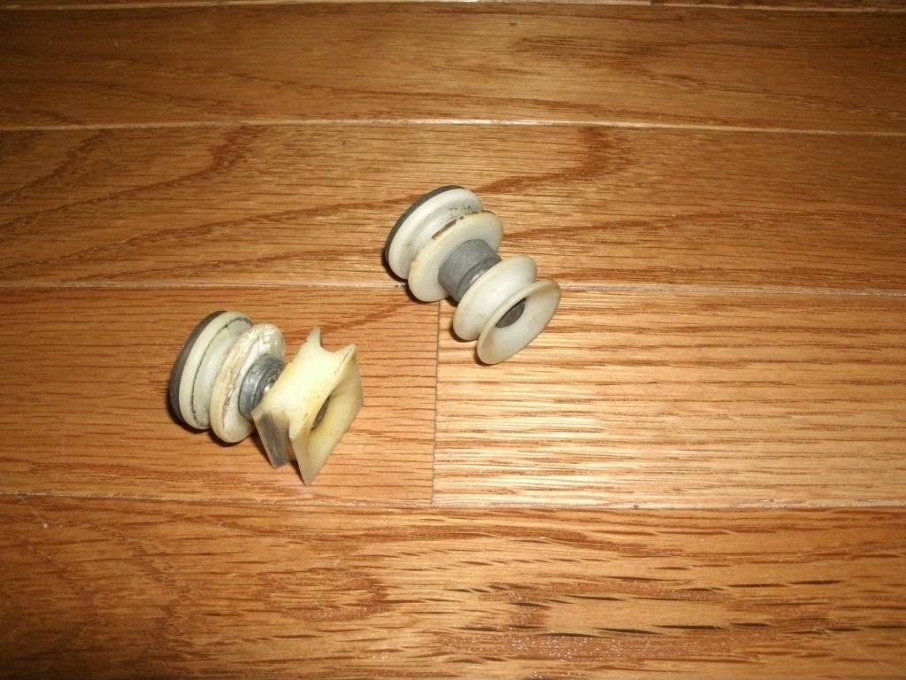 window slides, rear, 65-68 C-body - swivels.JPG