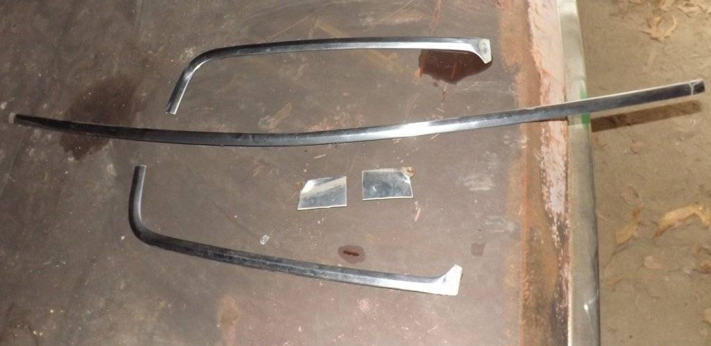 windscreen chrome.jpg